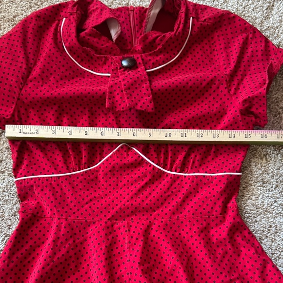 Gown Town 1950’s inspired Cocktail Dress - Picture 9 of 9